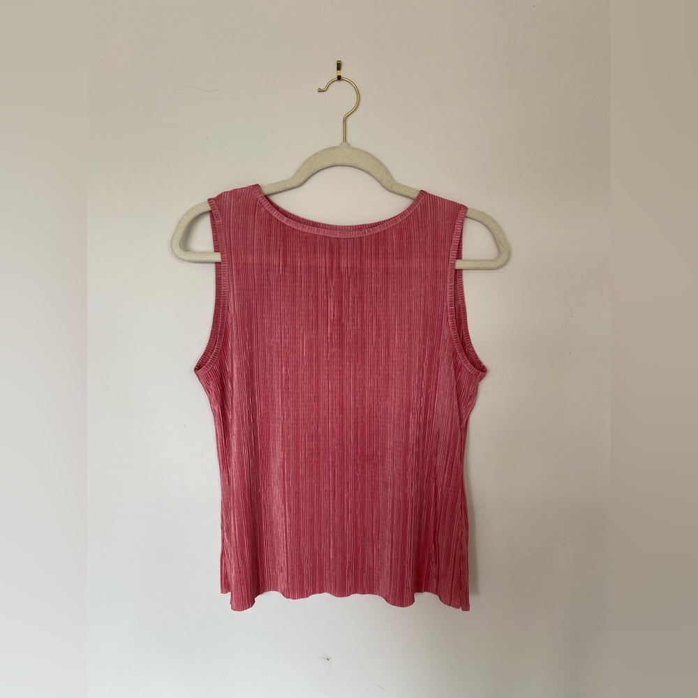 Pink crinkled sleeveless top